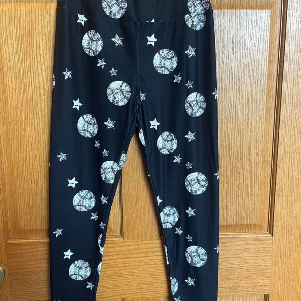 Charlies Project Women's Ankle Leggings Baseball Star Print Black White One Size